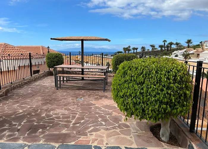 Tenerife Lucia, * Costa Adeje (Tenerife)