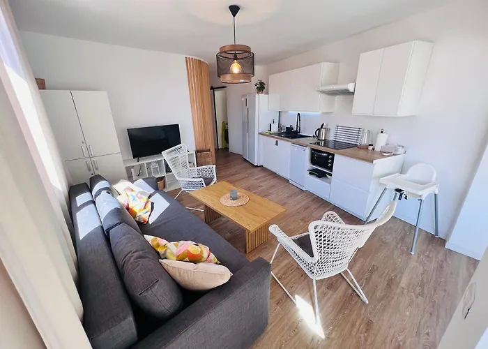 Tenerife Lucia, * Адехе