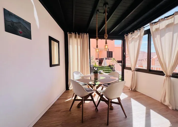 Tenerife Lucia, * Costa Adeje (Tenerife)