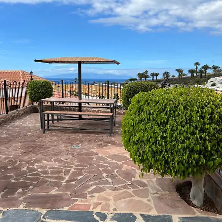 Tenerife Lucia, * Costa Adeje (Tenerife)