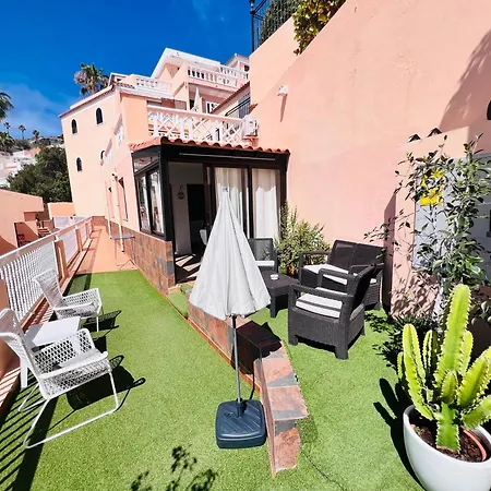 Tenerife Lucia, * Costa Adeje (Tenerife)